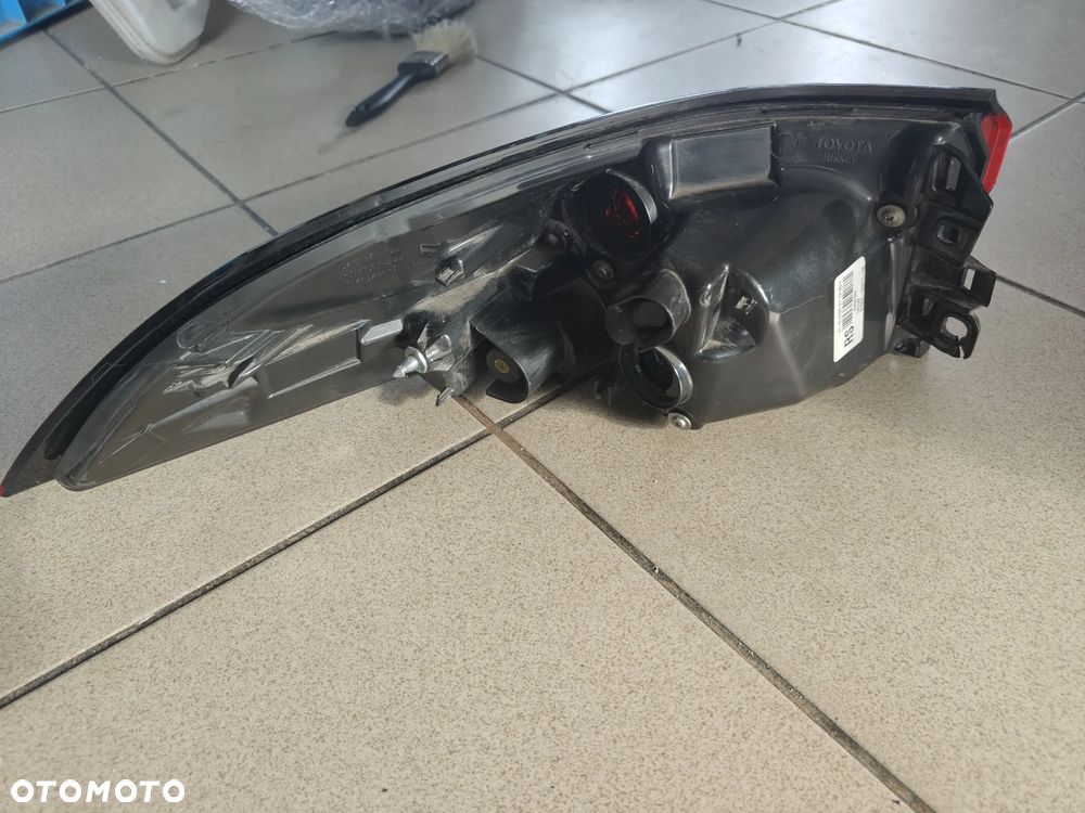 Toyota Corolla E21 Sedan prawa lampa tył EU - 2