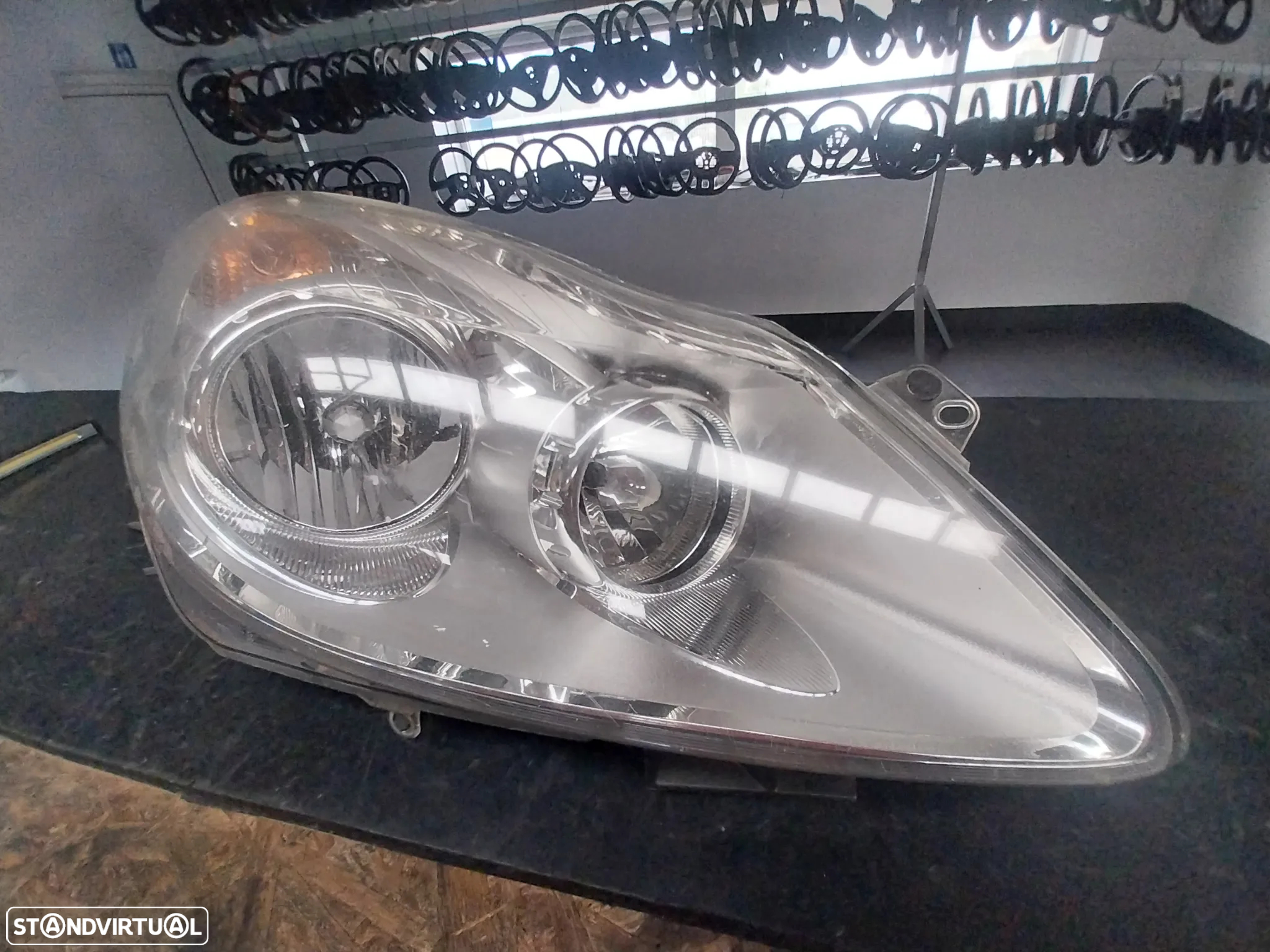 Farol frente direito Opel Corsa D Ref: GM13186382 - 2