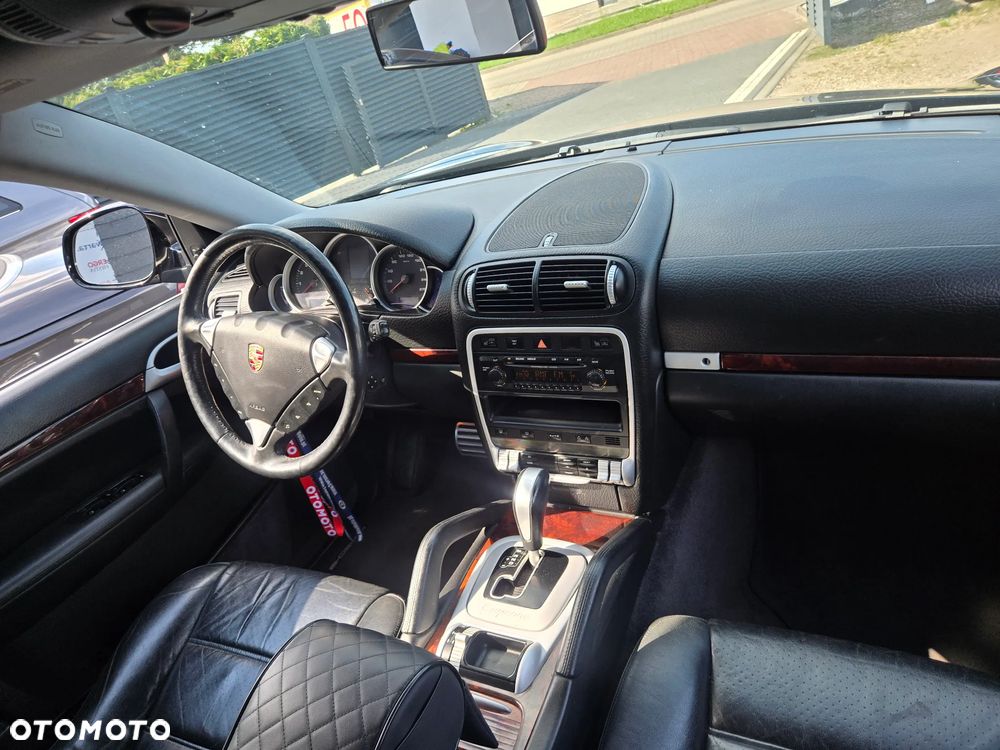 Porsche Cayenne - 8