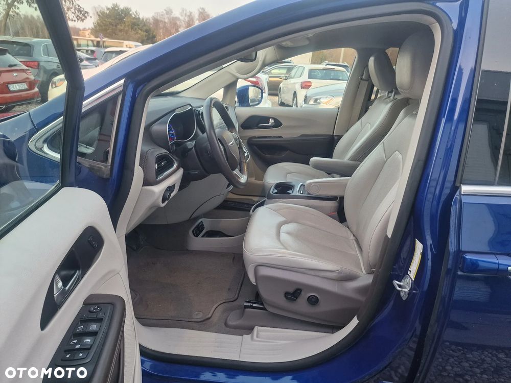 Chrysler Pacifica - 15
