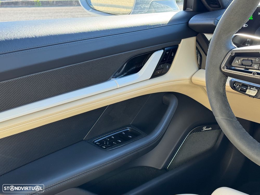 Porsche Taycan Turbo S - 28