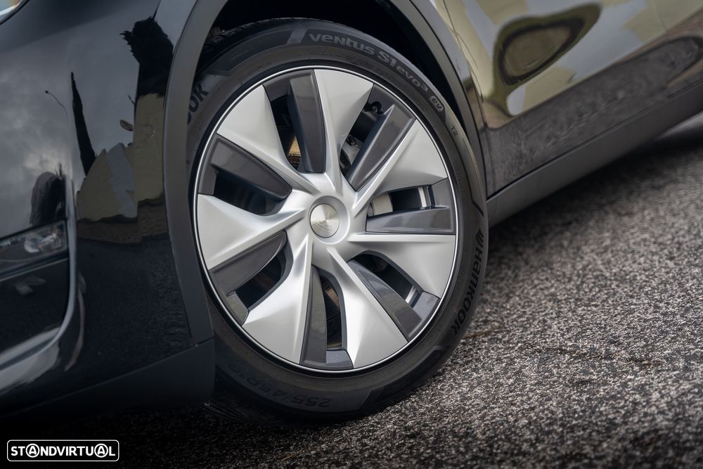 Tesla Model Y Long Range Dual Motor AWD - 11