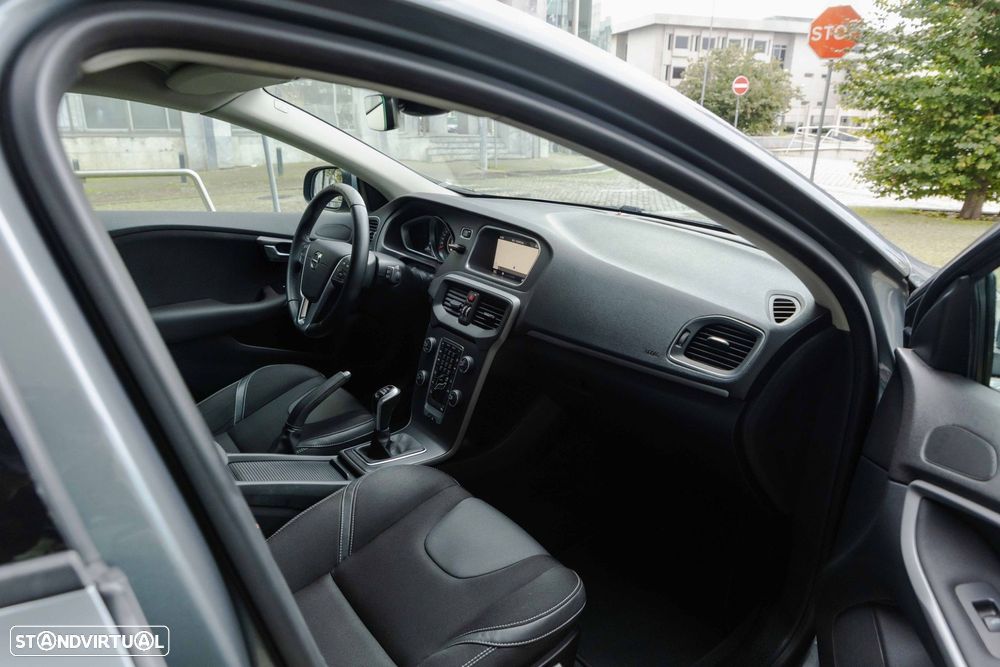 Volvo V40 2.0 D3 Momentum - 19