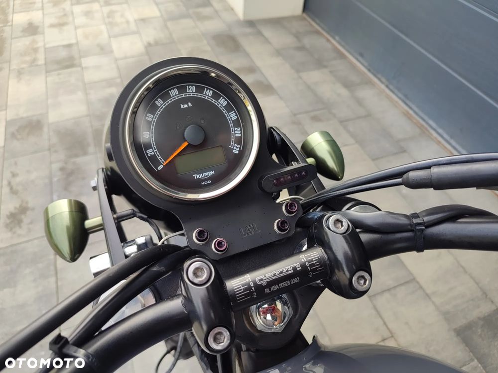 Triumph Bonneville - 19