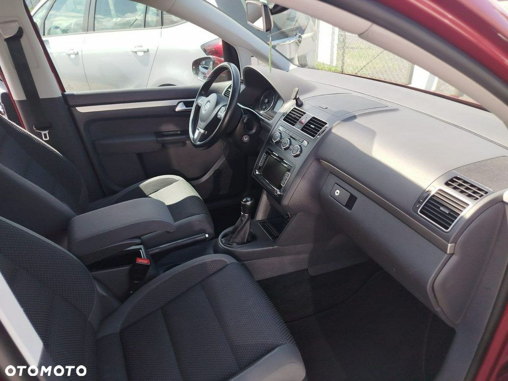 Volkswagen Touran - 12