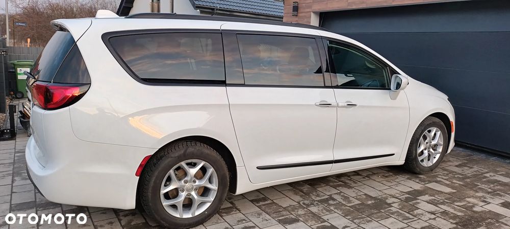 Chrysler Pacifica - 3