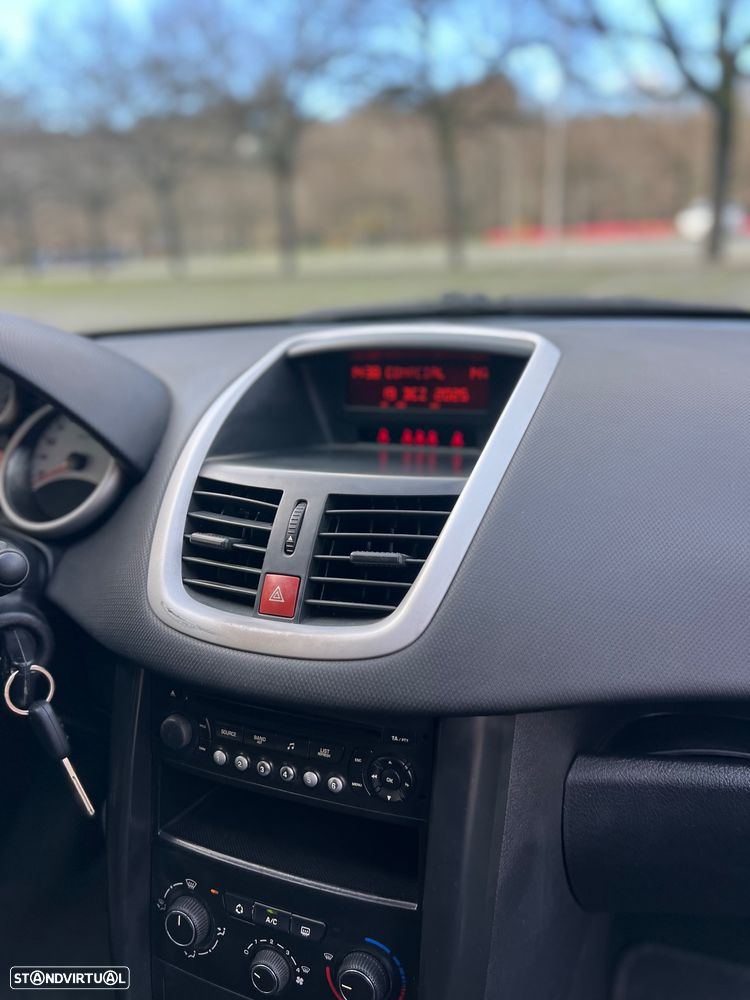 Peugeot 207 1.4 16V Trendy - 10