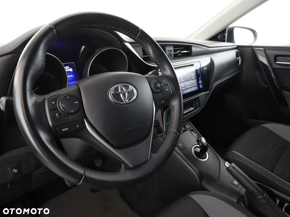Toyota Auris Hybrid 135 Dynamic - 15