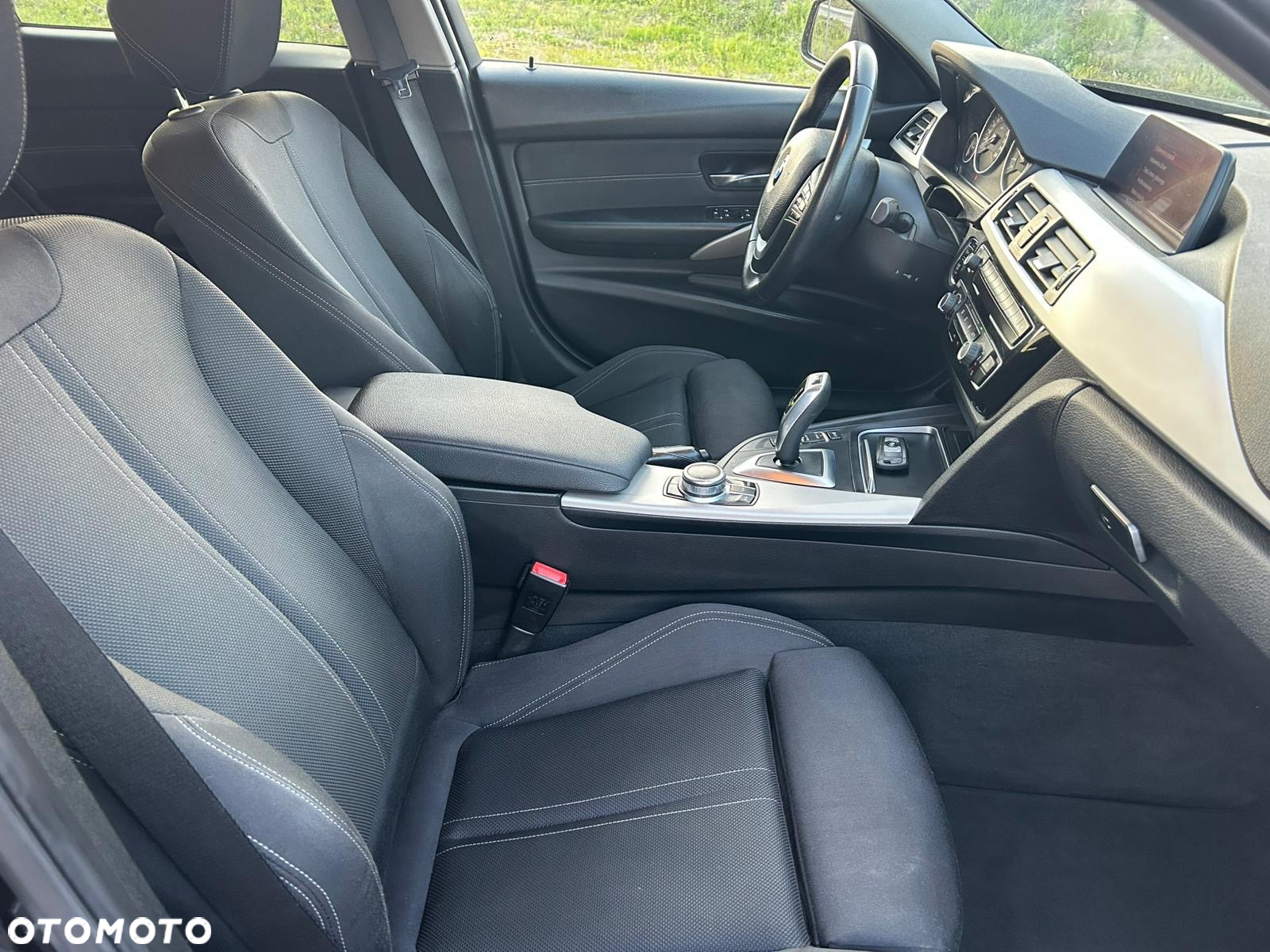 BMW Seria 3 320d Touring xDrive - 13