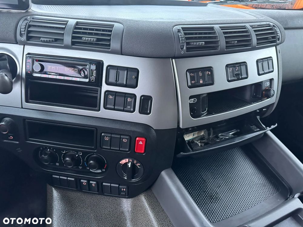 DAF CF 370 FA *048* - 11