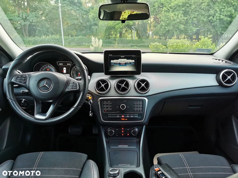 Mercedes-Benz GLA 200 7G-DCT Style - 20