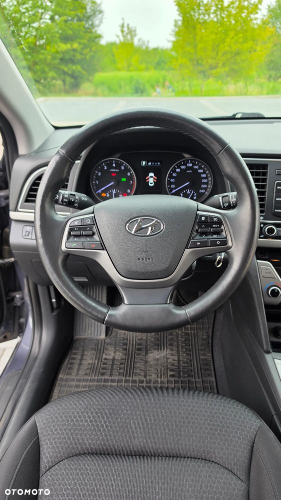 Hyundai Elantra 1.6 Style - 17