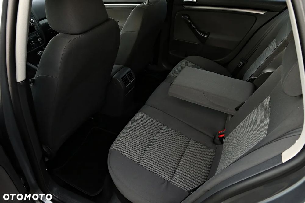Volkswagen Golf - 33