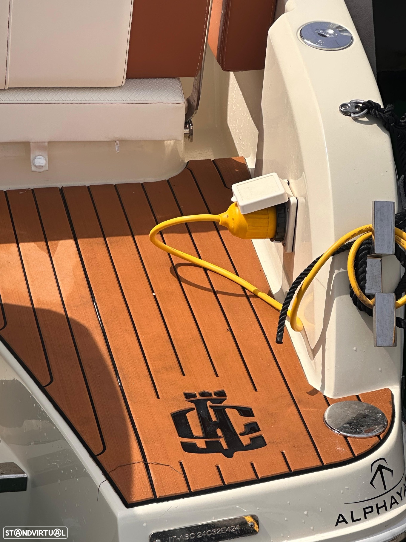 Invictus Yachts CX 240 - 13