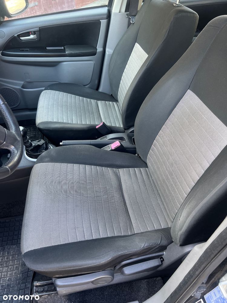 Suzuki SX4 - 10