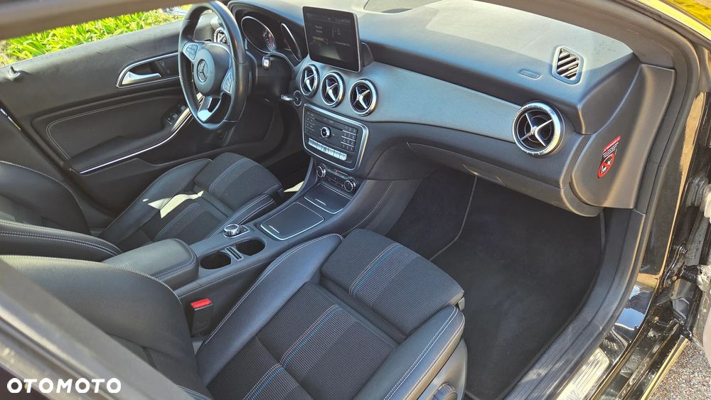 Mercedes-Benz CLA 180 7G-DCT Urban - 17