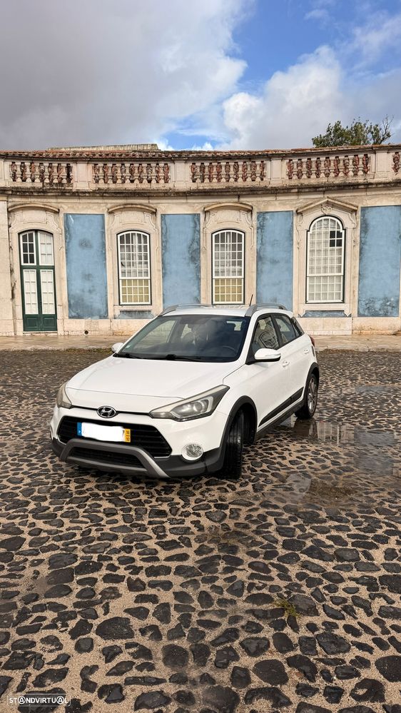 Hyundai i20 Active 1.4 CRDi Comfort Navi - 1