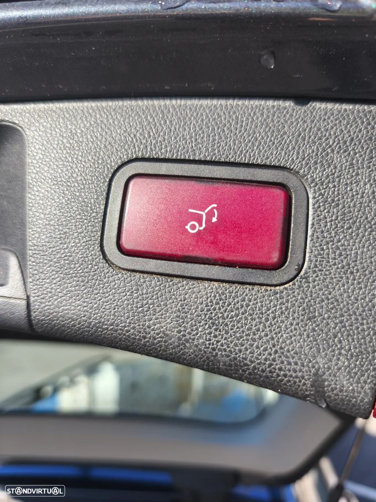 Mercedes-Benz E 200 CDI DPF BlueEFFICIENCY Auto Elegance - 16