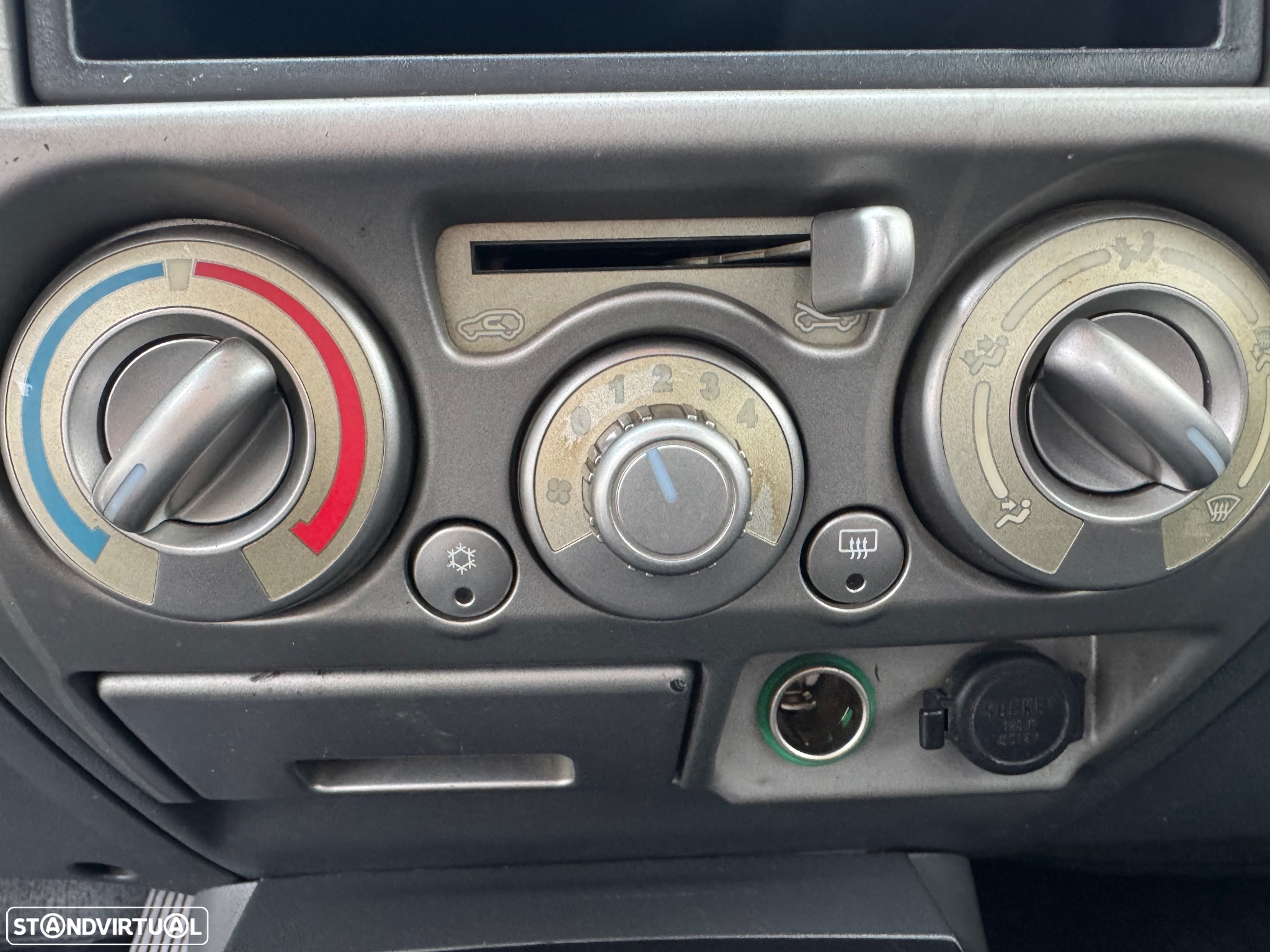 Isuzu D-Max 2.5 DTi CD 4WD LS - 10