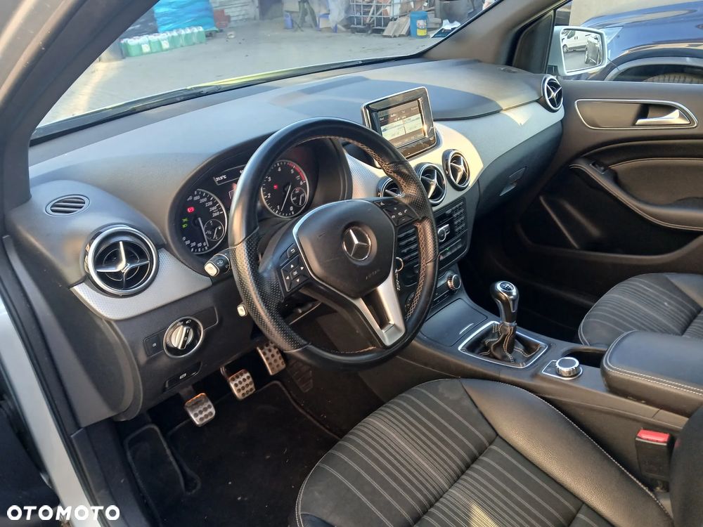 Mercedes-Benz Klasa B 180 d Edition - 18