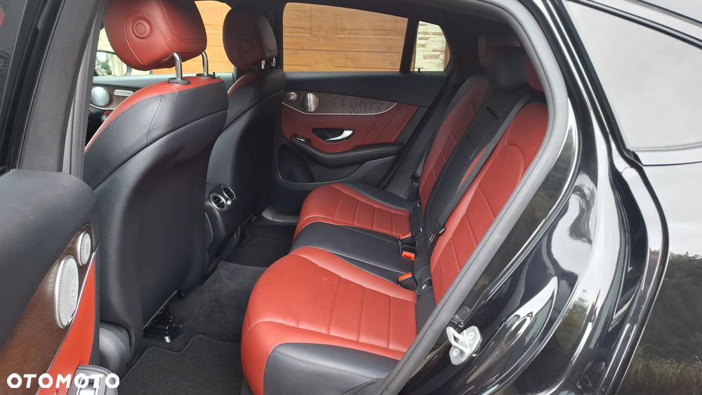 Mercedes-Benz GLC 250 4Matic 9G-TRONIC AMG Line - 24