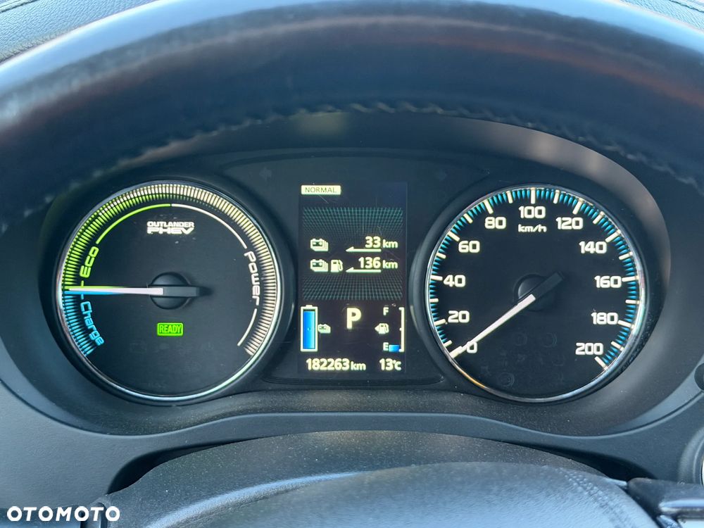 Mitsubishi Outlander 2.0 4WD Plus - 12