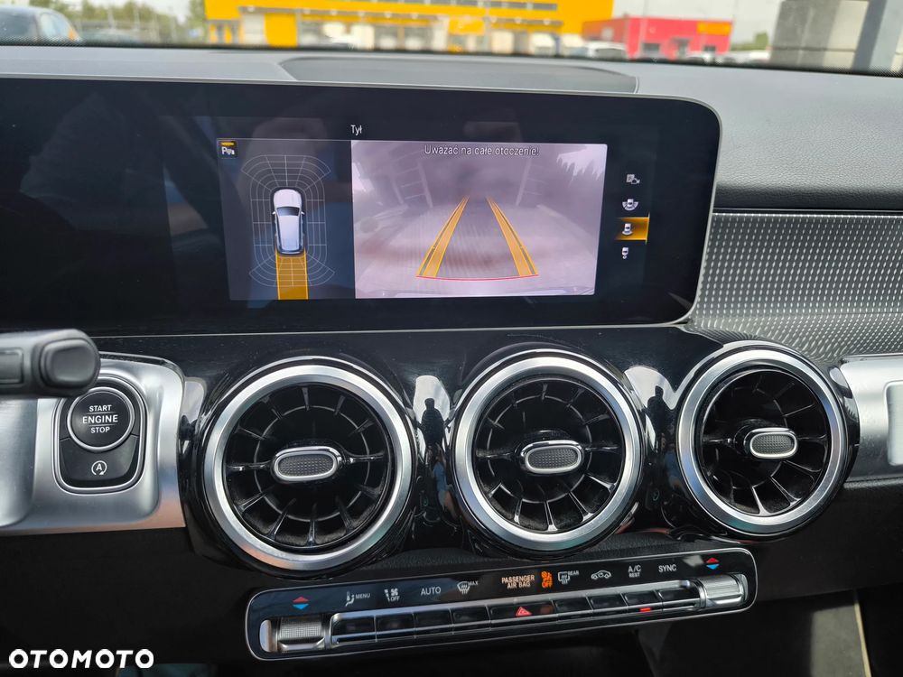 Mercedes-Benz GLB - 24