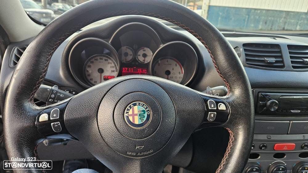 Alfa Romeo GT 1.9 JTD M-JET Distinctive - 19