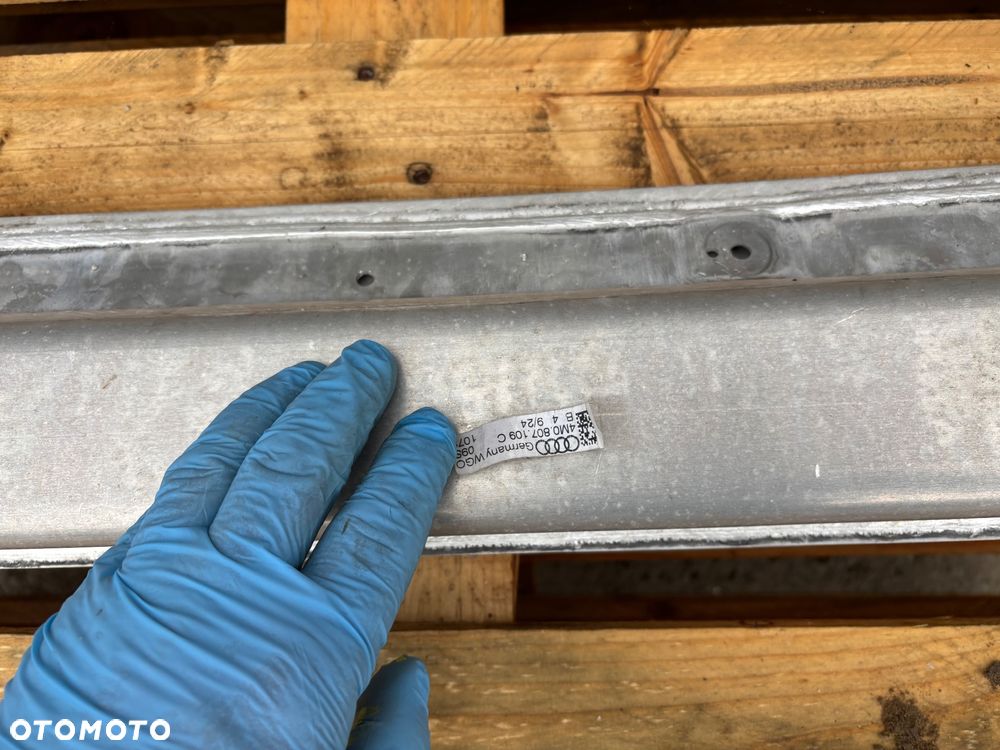 AUDI Q7 Q8 4M 4M0807109C belka zderzaka - 5