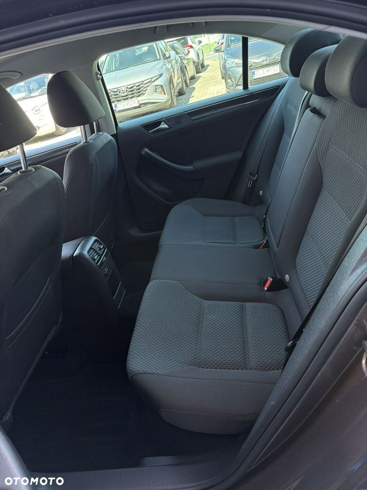 Volkswagen Jetta - 14