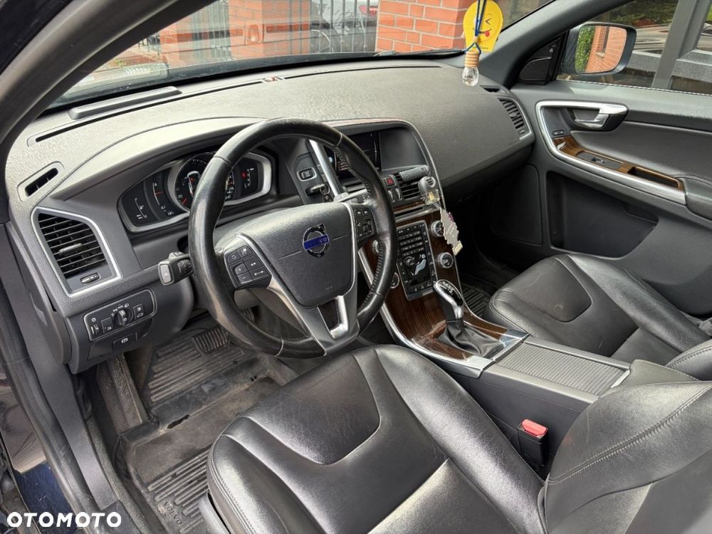 Volvo XC 60 D4 AWD Momentum - 8