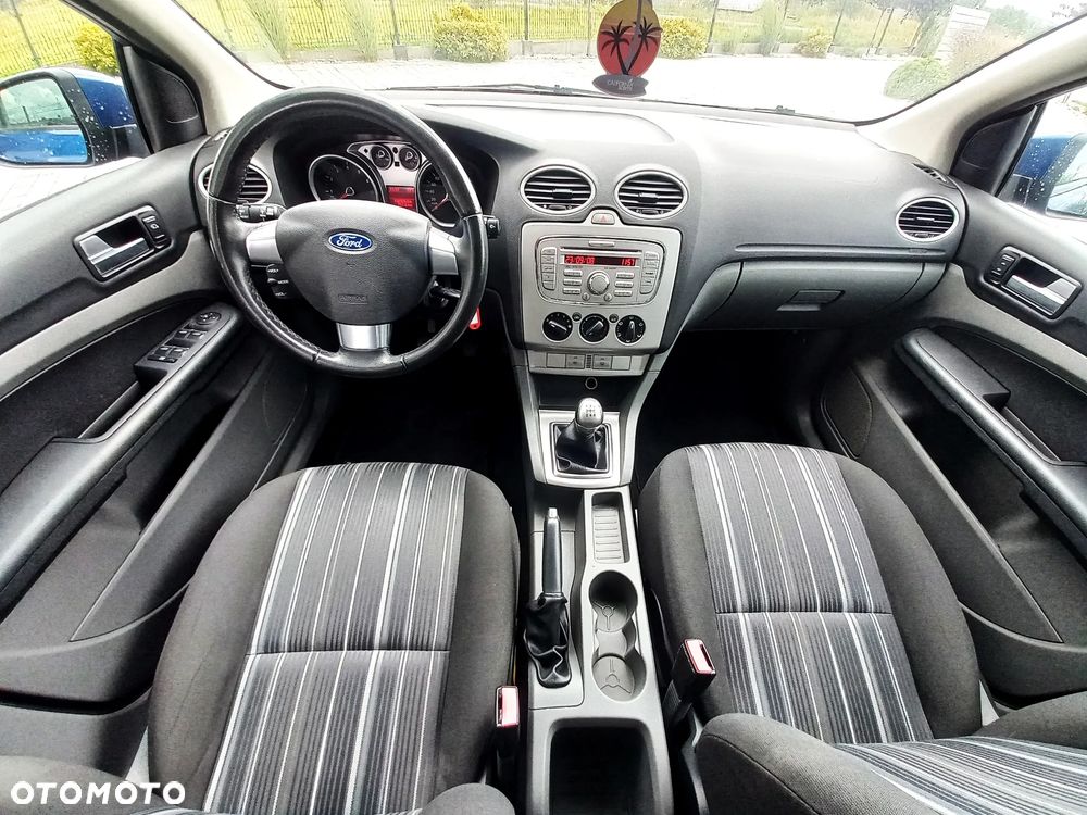 Ford Focus 1.6 16V Ambiente - 4