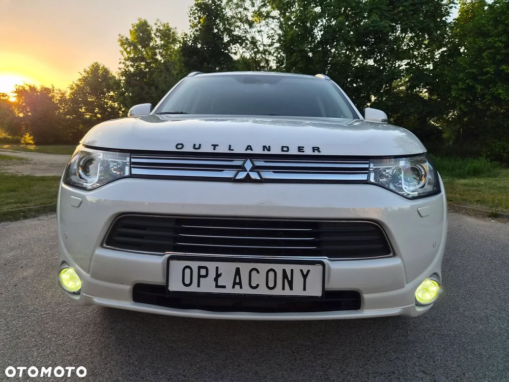 Mitsubishi Outlander - 12