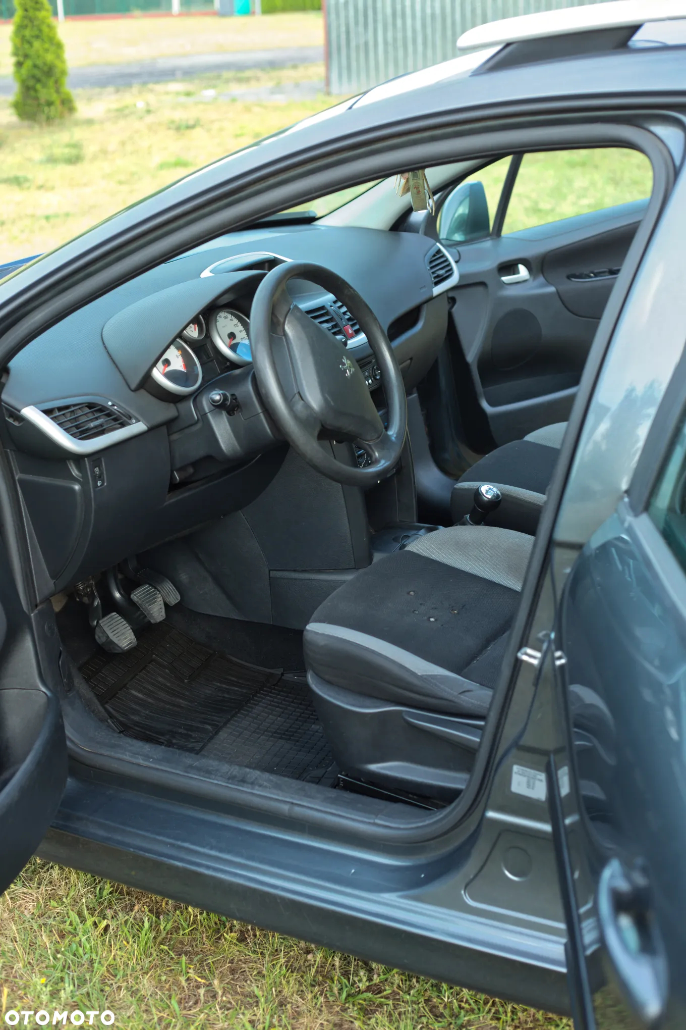 Peugeot 207 - 10