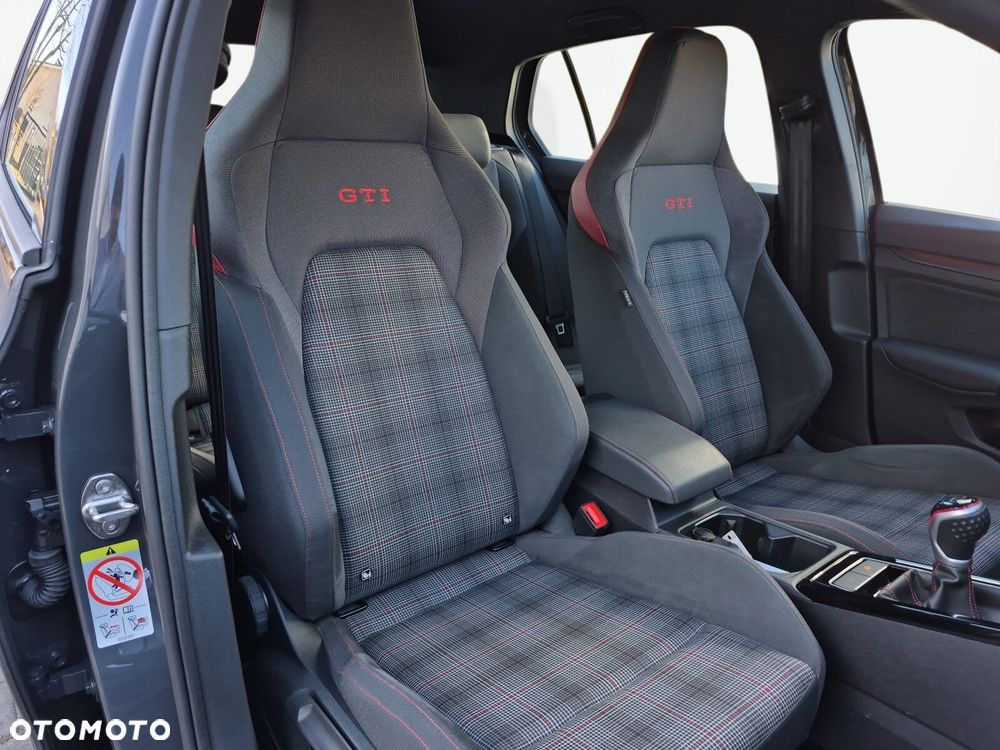 Volkswagen Golf - 16