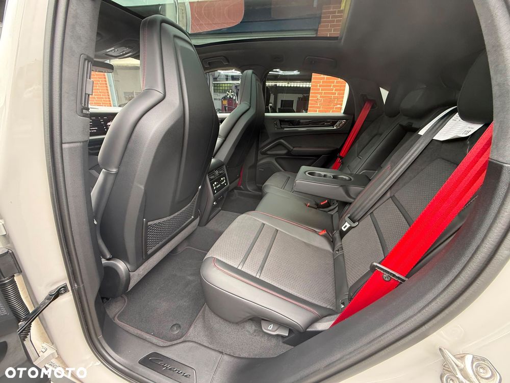 Porsche Cayenne GTS - 10