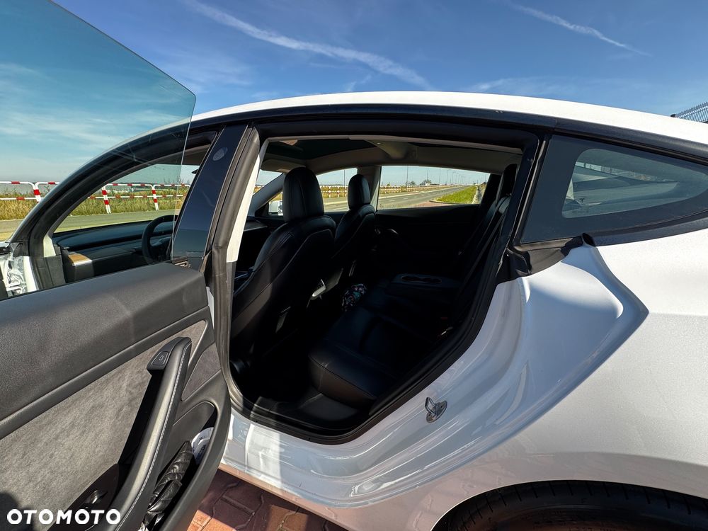 Tesla Model 3 - 16
