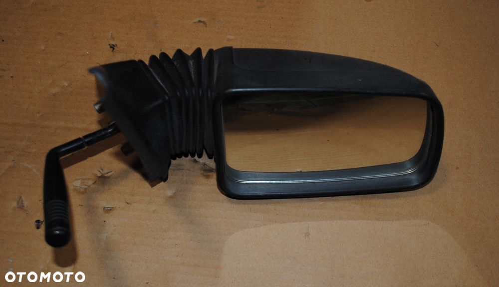 Lusterko prawe Peugeot 205