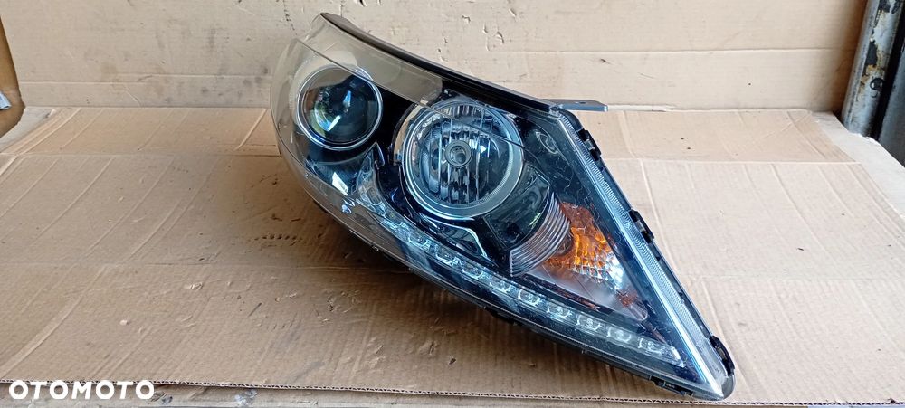 Lampa prawy przód przednia prawa XENON Kia Sportage III 3 UK 92102-3U310 - 1