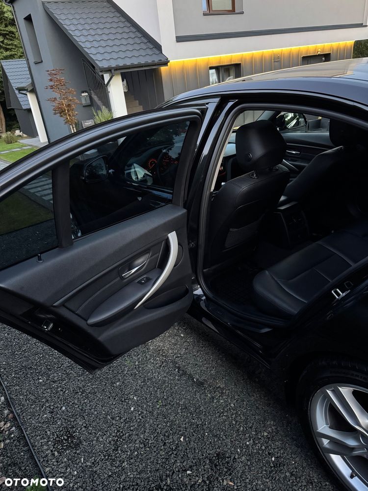 BMW Seria 3 320d xDrive - 17