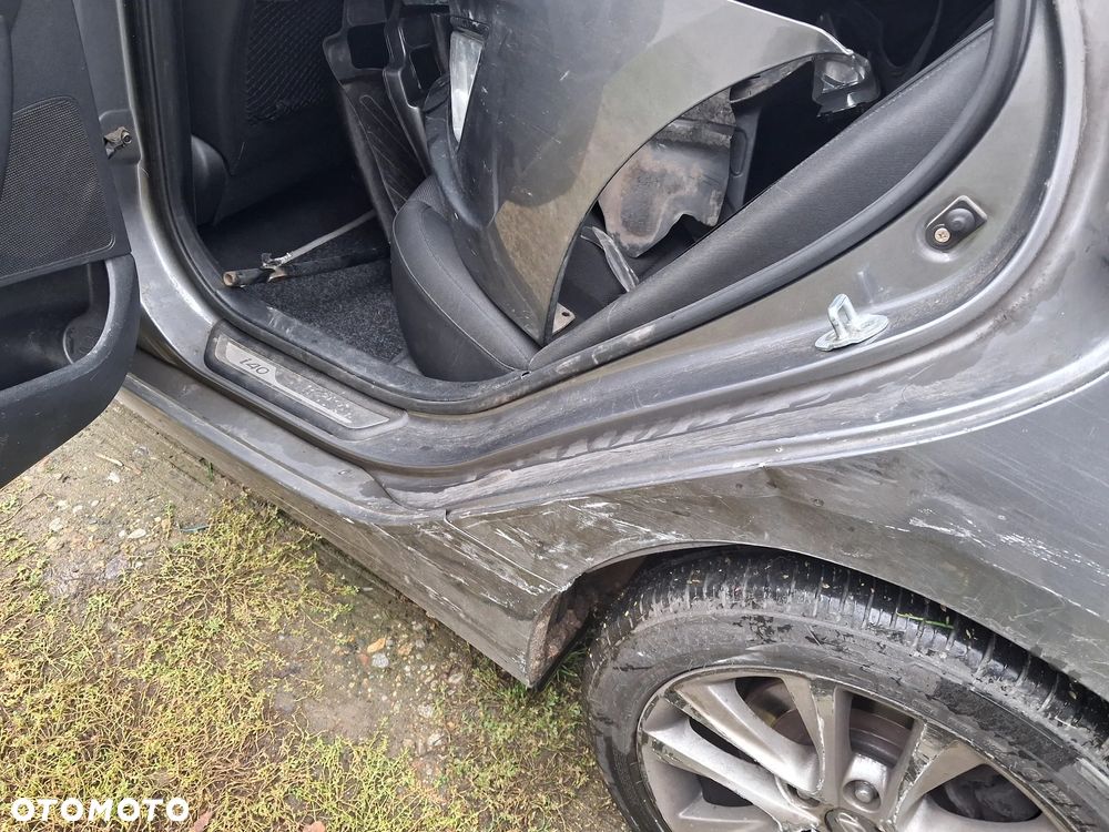 Hyundai i40 i40cw 1.7 CRDi Automatik Premium - 17