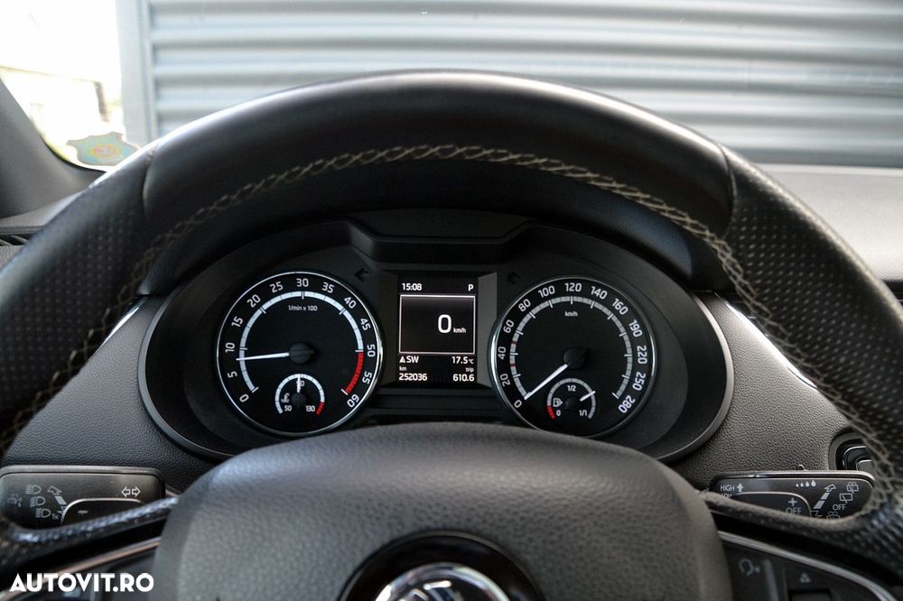 Skoda Octavia 2.0 TDI DSG RS - 24