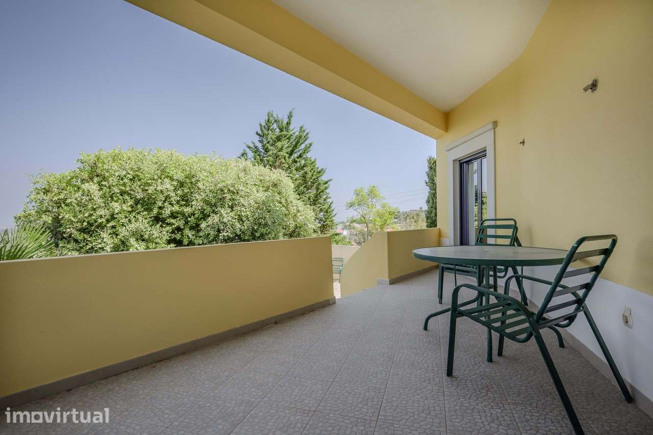 Moradia com Piscina Interior e Vista para o Castelo | Palmela - Grande imagem: 2/46