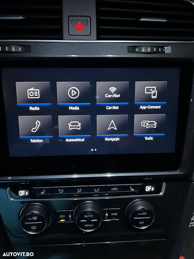 Volkswagen e-Golf - 12