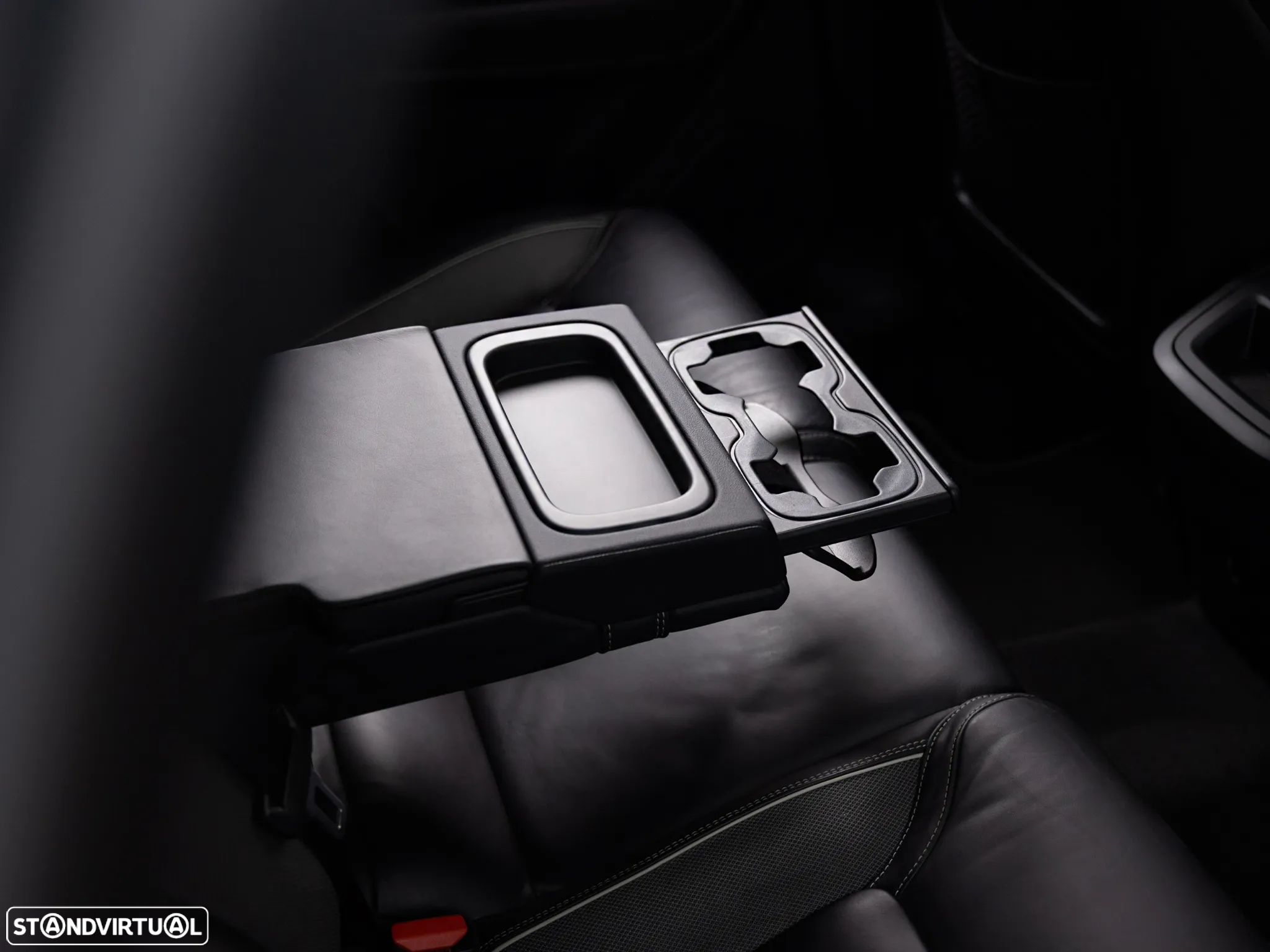 Volvo XC 60 2.0 D4 R-Design Geartronic - 32