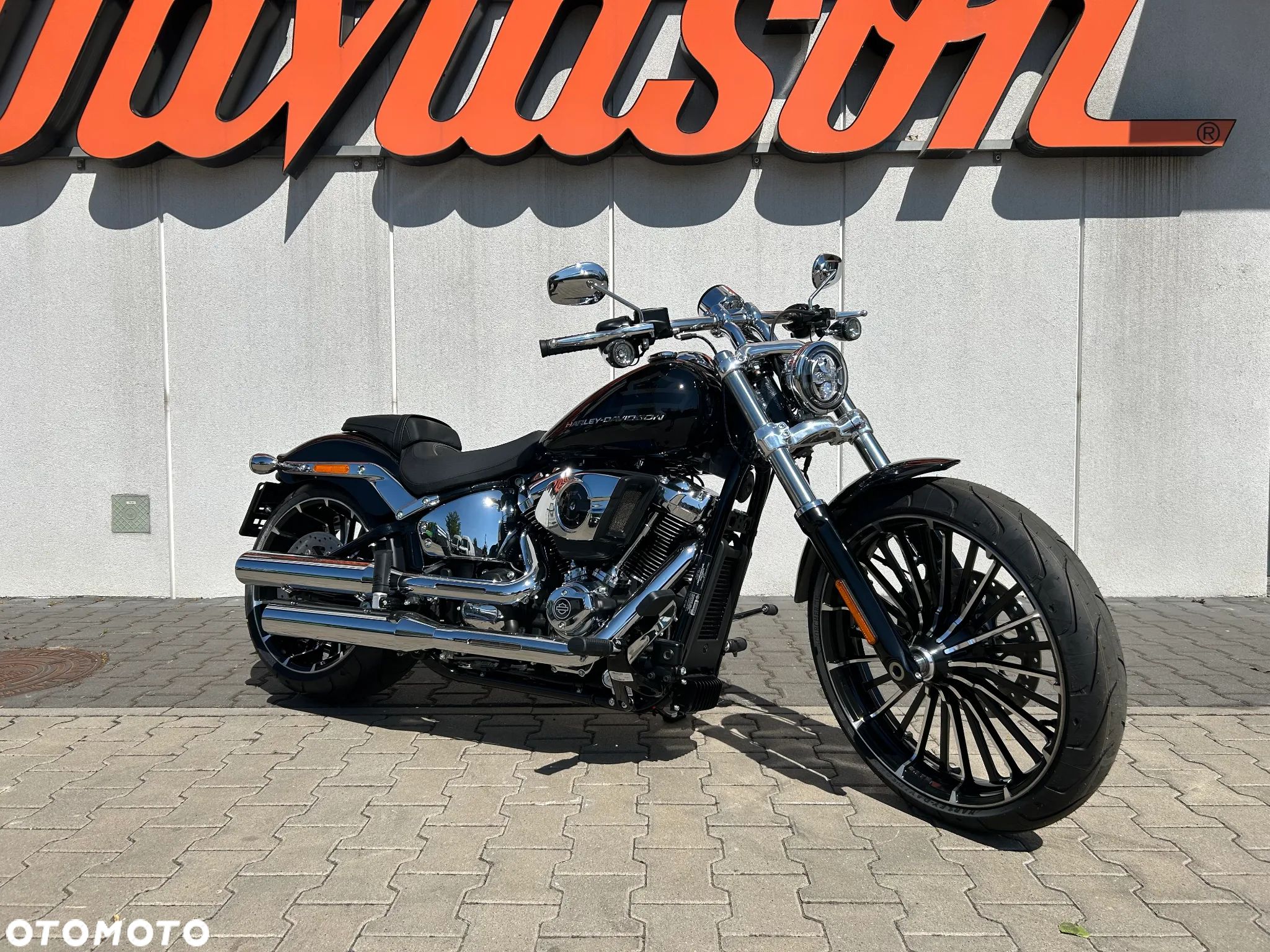 Harley-Davidson Softail Breakout - 1