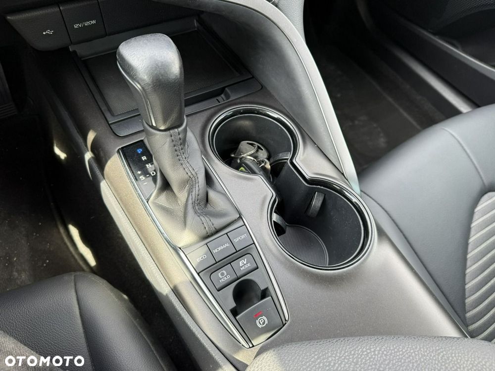 Toyota Camry - 27