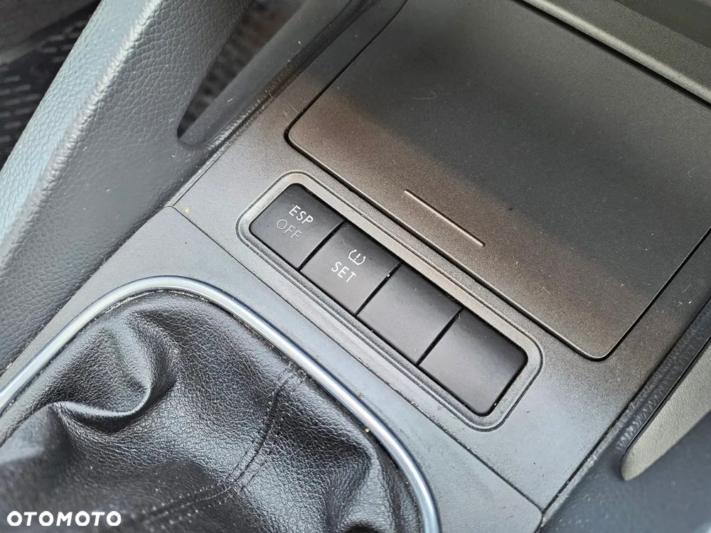 Volkswagen Jetta 1.6 Comfortline - 28