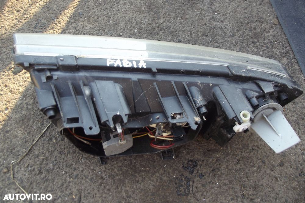 Far dreapta Skoda Fabia 2000-2006 dezmembrez skoda fabia 1.4 si 1.2 - 1