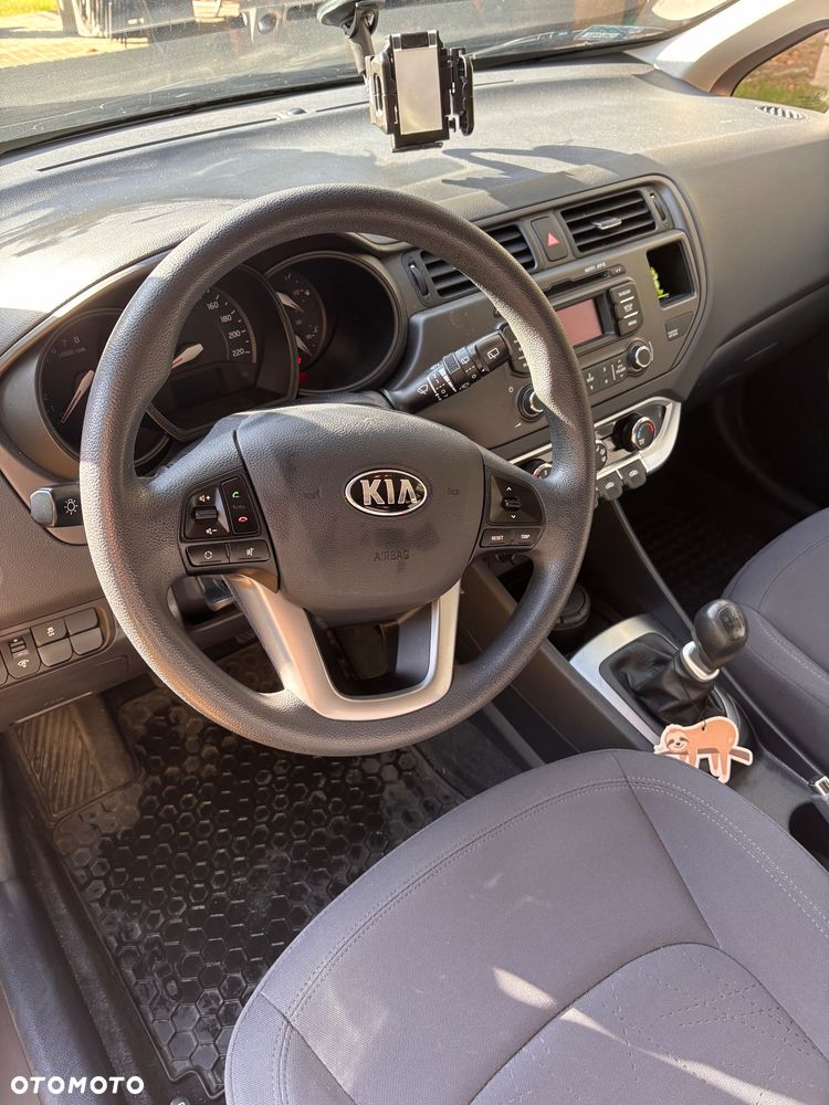 Kia Rio - 10